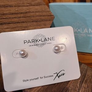 Park Lane Matinee- Pearl Stud Earrings